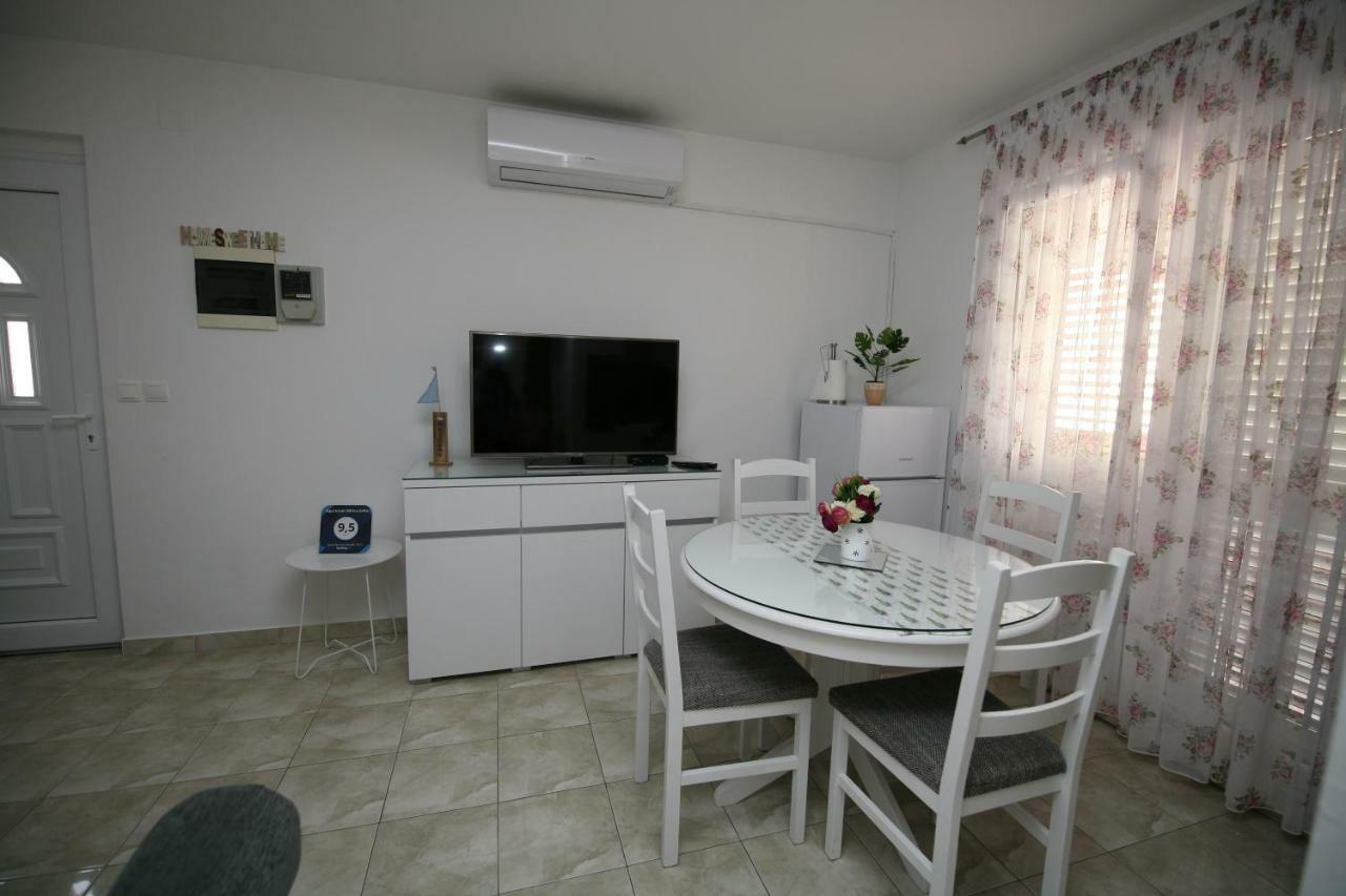 Apartman Mirica Solin Exteriör bild