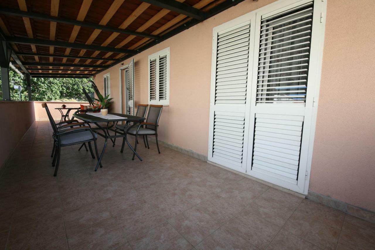 Apartman Mirica Solin Exteriör bild