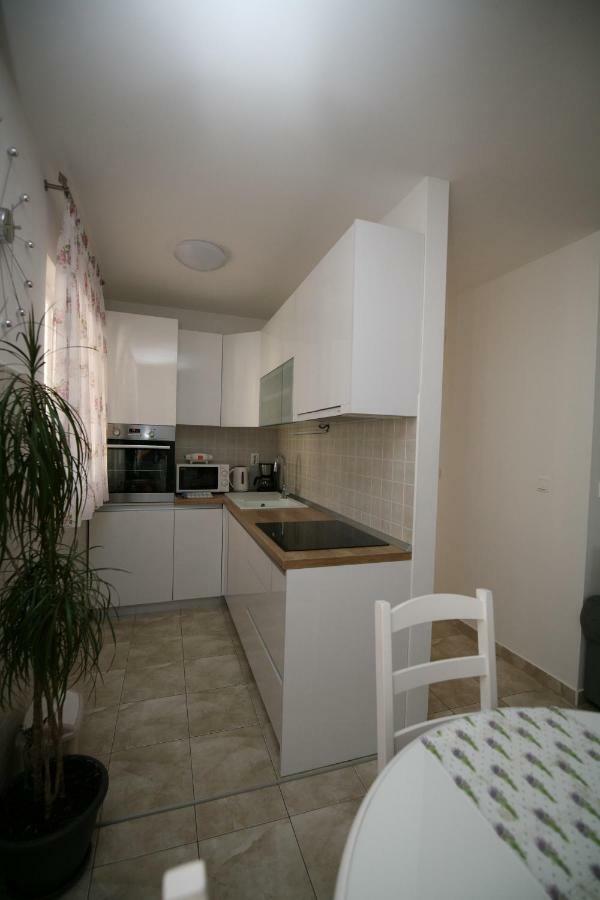 Apartman Mirica Solin Exteriör bild